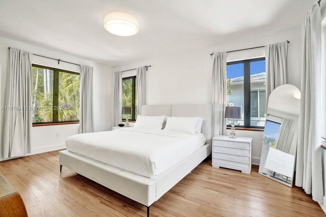 5735 N Bay Rd, Miami Beach, FL 33140