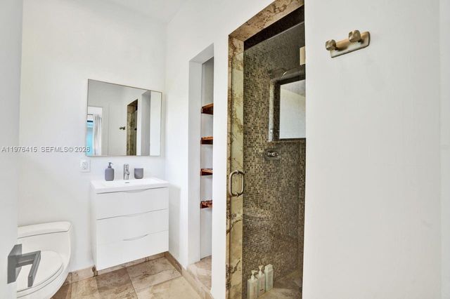 5735 N Bay Rd, Miami Beach, FL 33140