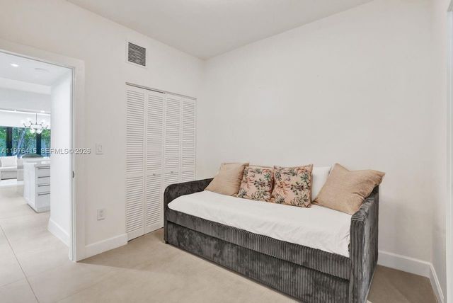 5735 N Bay Rd, Miami Beach, FL 33140