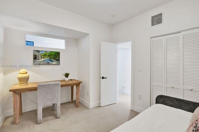 5735 N Bay Rd, Miami Beach, FL 33140