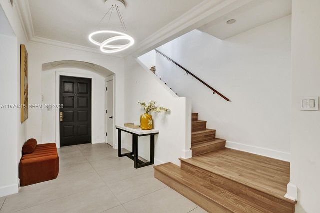 5735 N Bay Rd, Miami Beach, FL 33140