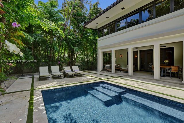 5735 N Bay Rd, Miami Beach, FL 33140