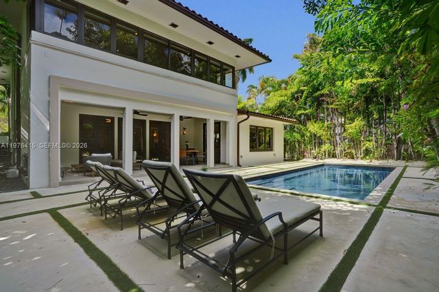 5735 N Bay Rd, Miami Beach, FL 33140