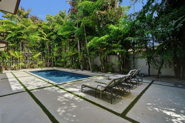 5735 N Bay Rd, Miami Beach, FL 33140