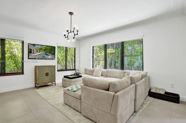 5735 N Bay Rd, Miami Beach, FL 33140