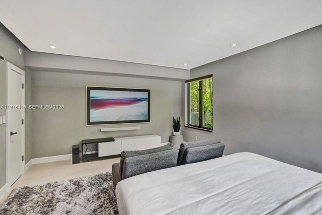 5735 N Bay Rd, Miami Beach, FL 33140