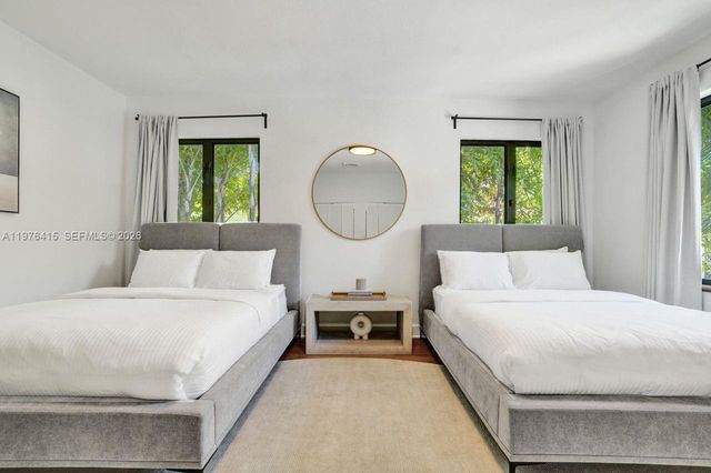 5735 N Bay Rd, Miami Beach, FL 33140