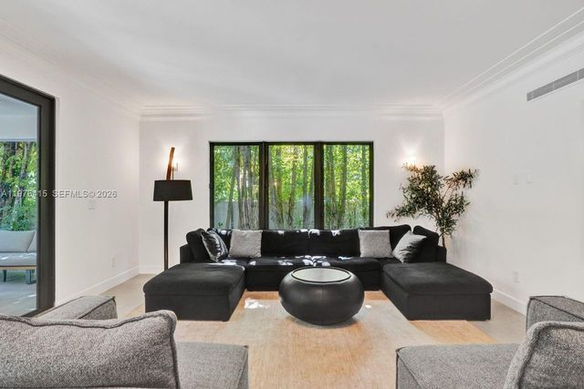 5735 N Bay Rd, Miami Beach, FL 33140