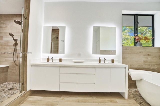 5735 N Bay Rd, Miami Beach, FL 33140