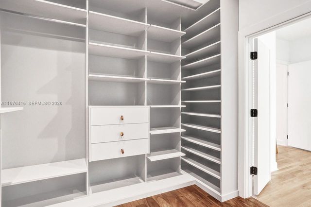 5735 N Bay Rd, Miami Beach, FL 33140