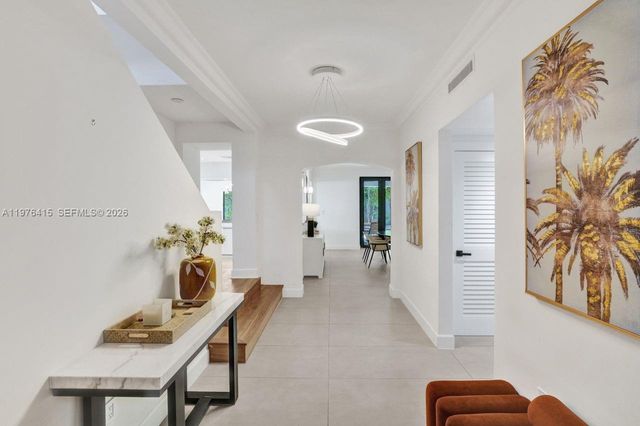 5735 N Bay Rd, Miami Beach, FL 33140