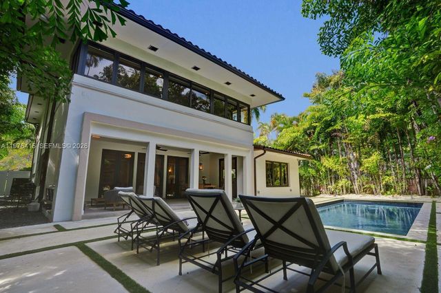 5735 N Bay Rd, Miami Beach, FL 33140