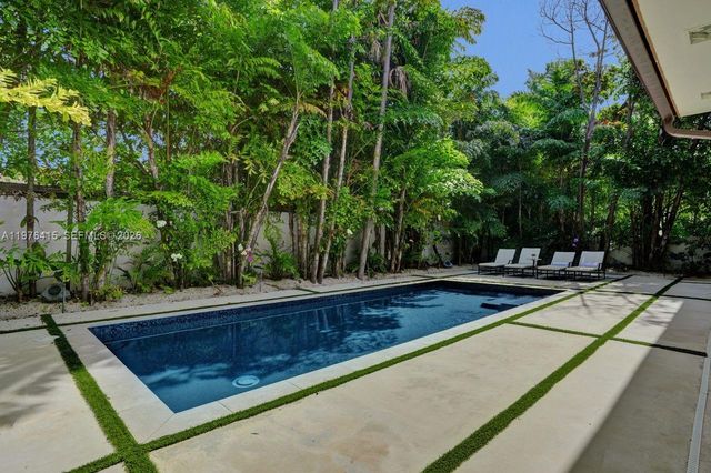 5735 N Bay Rd, Miami Beach, FL 33140