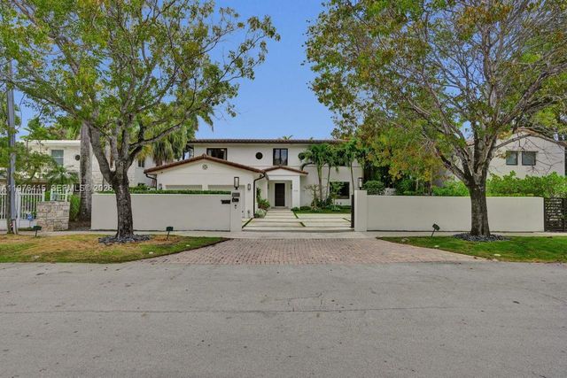 5735 N Bay Rd, Miami Beach, FL 33140