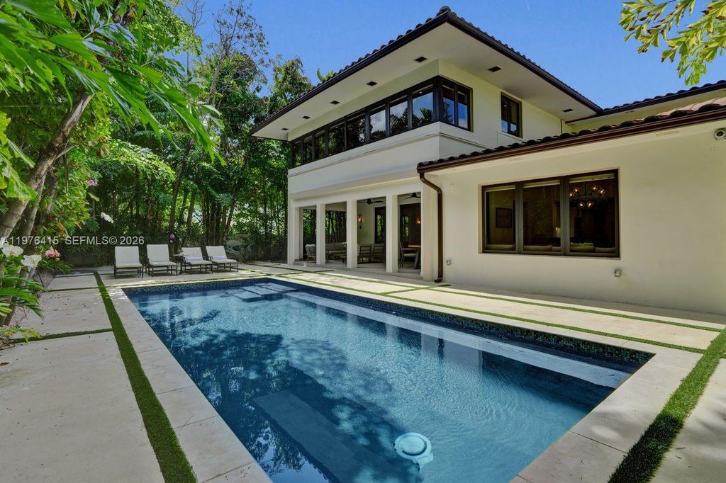 5735 N Bay Rd, Miami Beach, FL 33140