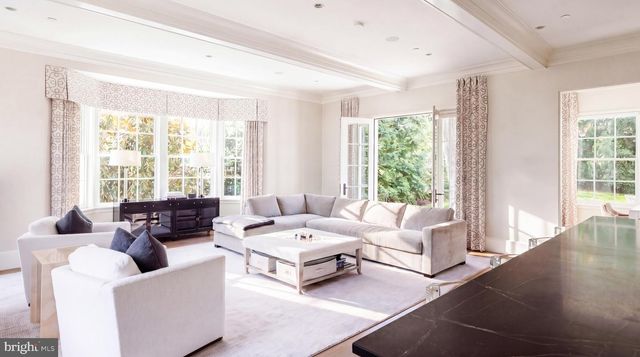 2101 FOXHALL RD NW, Washington, DC 20007