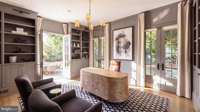 2101 FOXHALL RD NW, Washington, DC 20007