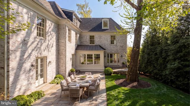 2101 FOXHALL RD NW, Washington, DC 20007