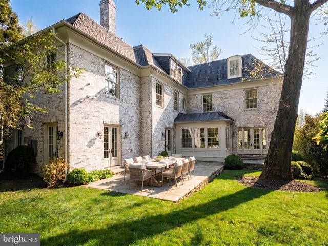 2101 FOXHALL RD NW, Washington, DC 20007
