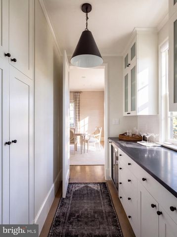 2101 FOXHALL RD NW, Washington, DC 20007