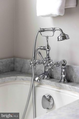 2101 FOXHALL RD NW, Washington, DC 20007