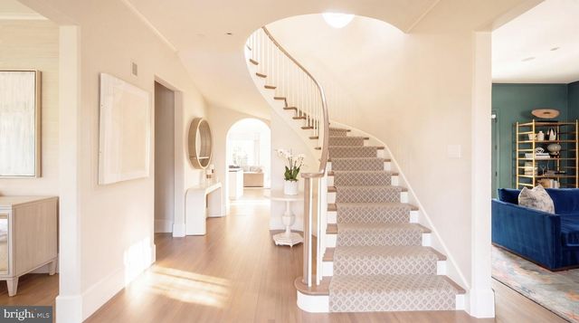 2101 FOXHALL RD NW, Washington, DC 20007