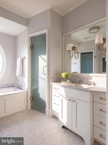 2101 FOXHALL RD NW, Washington, DC 20007