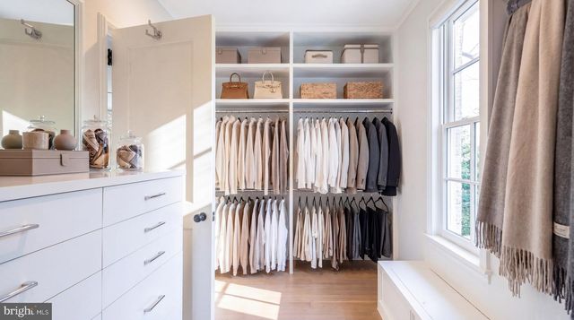2101 FOXHALL RD NW, Washington, DC 20007