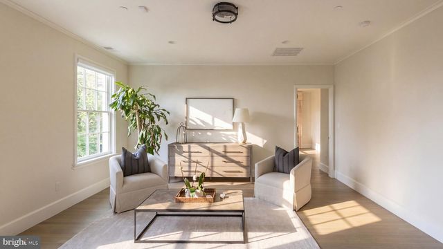 2101 FOXHALL RD NW, Washington, DC 20007