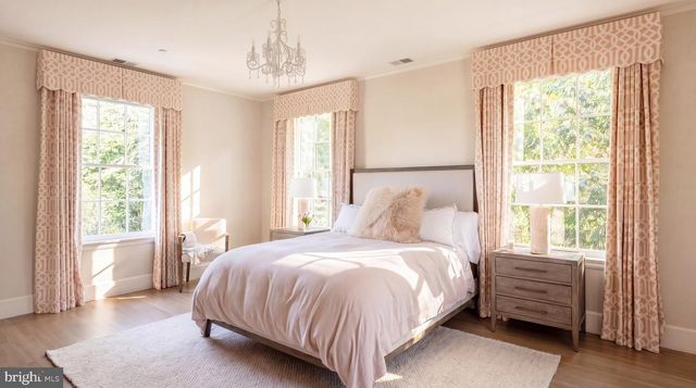 2101 FOXHALL RD NW, Washington, DC 20007