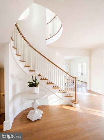 2101 FOXHALL RD NW, Washington, DC 20007
