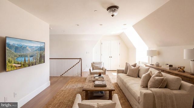 2101 FOXHALL RD NW, Washington, DC 20007