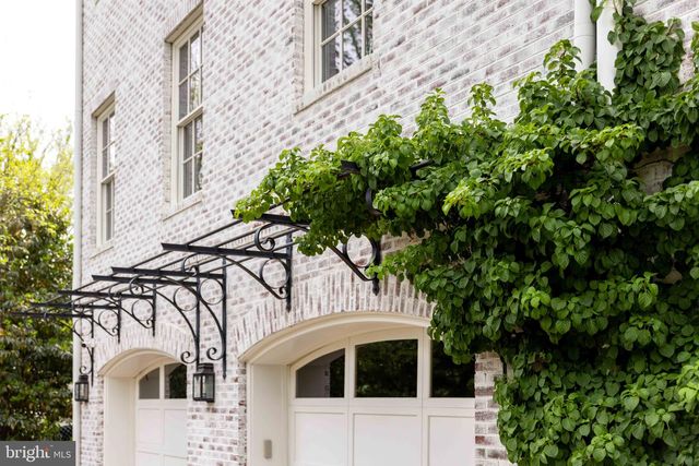 2101 FOXHALL RD NW, Washington, DC 20007