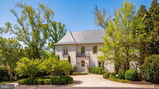 2101 FOXHALL RD NW, Washington, DC 20007