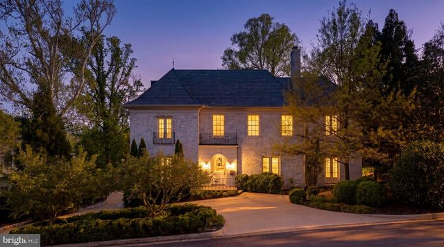 2101 FOXHALL RD NW, Washington, DC 20007