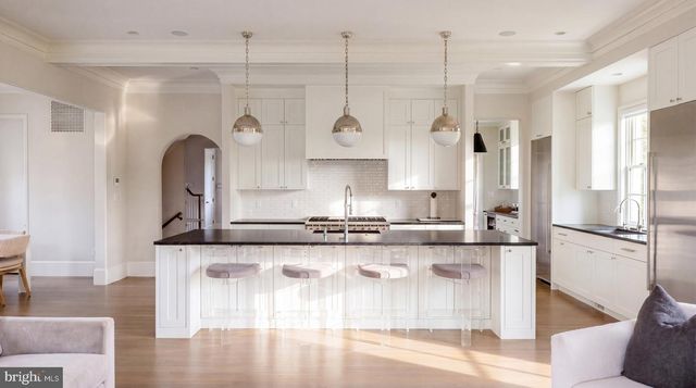 2101 FOXHALL RD NW, Washington, DC 20007
