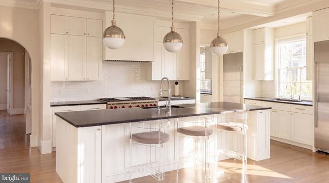 2101 FOXHALL RD NW, Washington, DC 20007