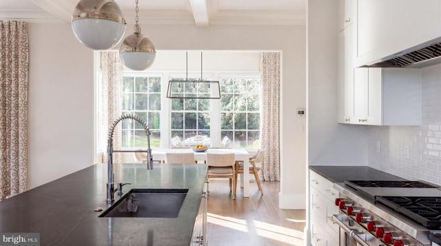 2101 FOXHALL RD NW, Washington, DC 20007