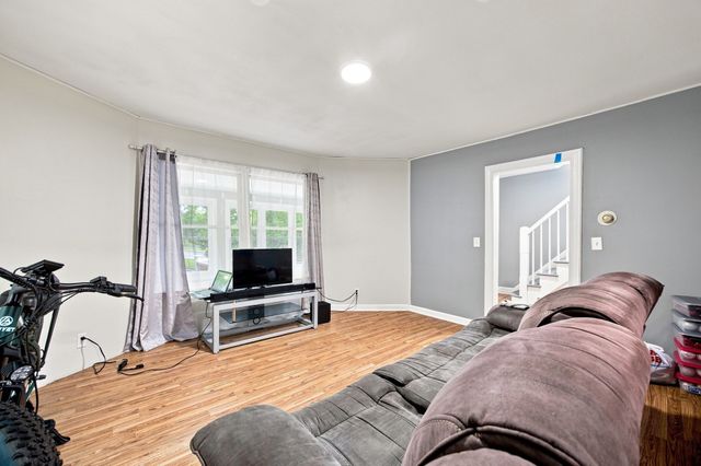 96 Granby Rd, Chicopee, MA 01013