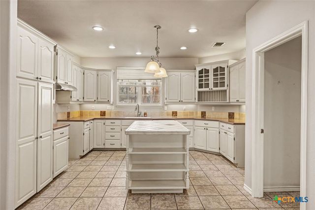 307 SE Main Street, Stockdale, TX 78160