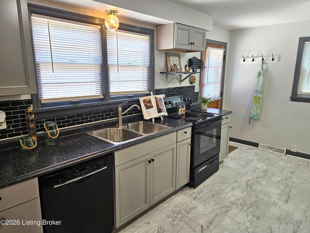 10714 June Dr, Fairdale, KY 40118