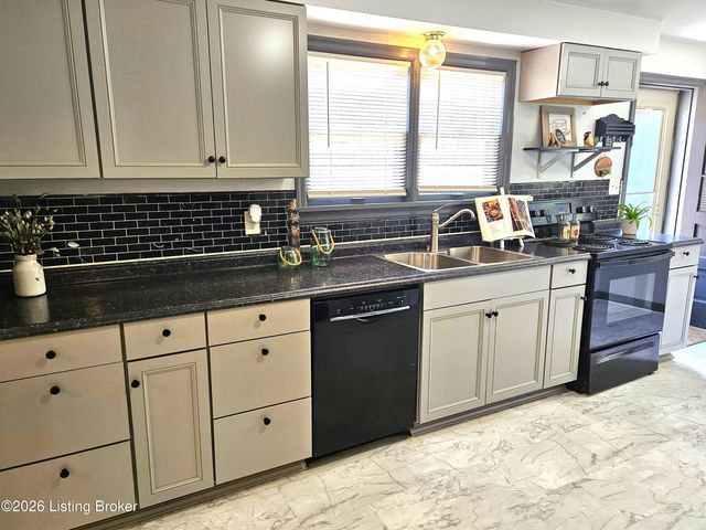 10714 June Dr, Fairdale, KY 40118