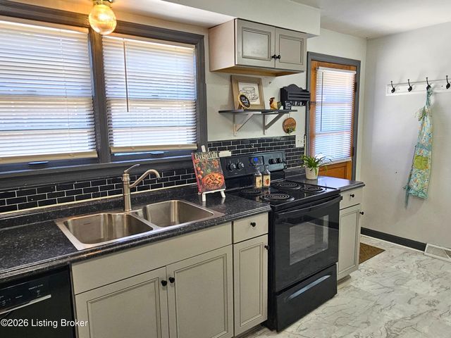 10714 June Dr, Fairdale, KY 40118