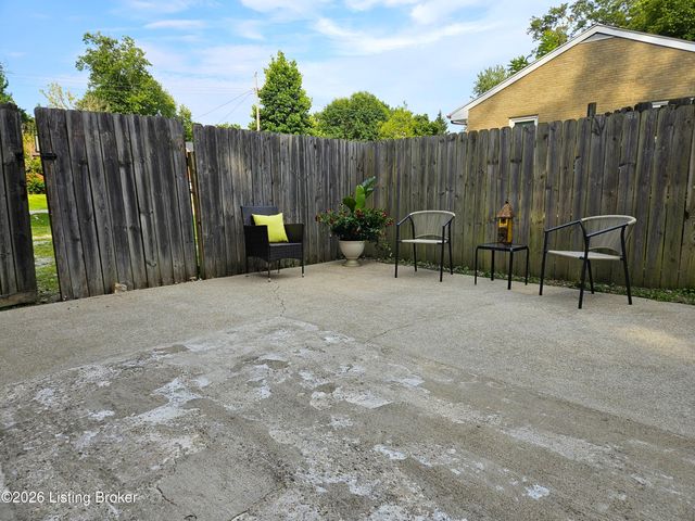 10714 June Dr, Fairdale, KY 40118