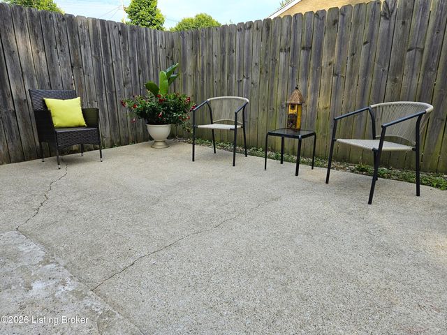 10714 June Dr, Fairdale, KY 40118