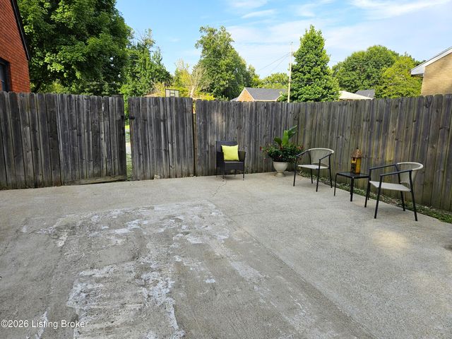 10714 June Dr, Fairdale, KY 40118