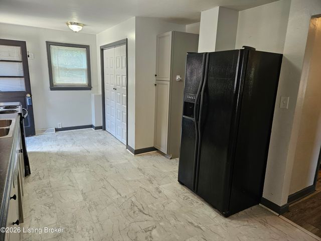 10714 June Dr, Fairdale, KY 40118
