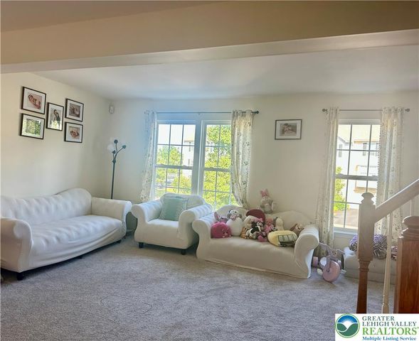 1051 Sparrow Way, Upper Macungie Twp, PA 18031