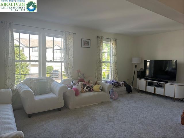 1051 Sparrow Way, Upper Macungie Twp, PA 18031