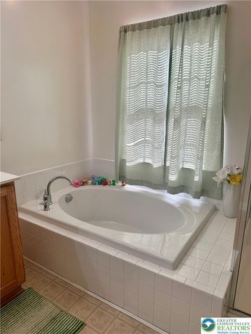 1051 Sparrow Way, Upper Macungie Twp, PA 18031